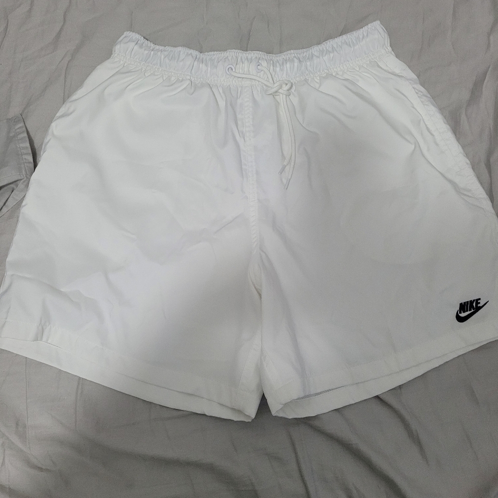 NEW NIKE WHITE SHORTS
